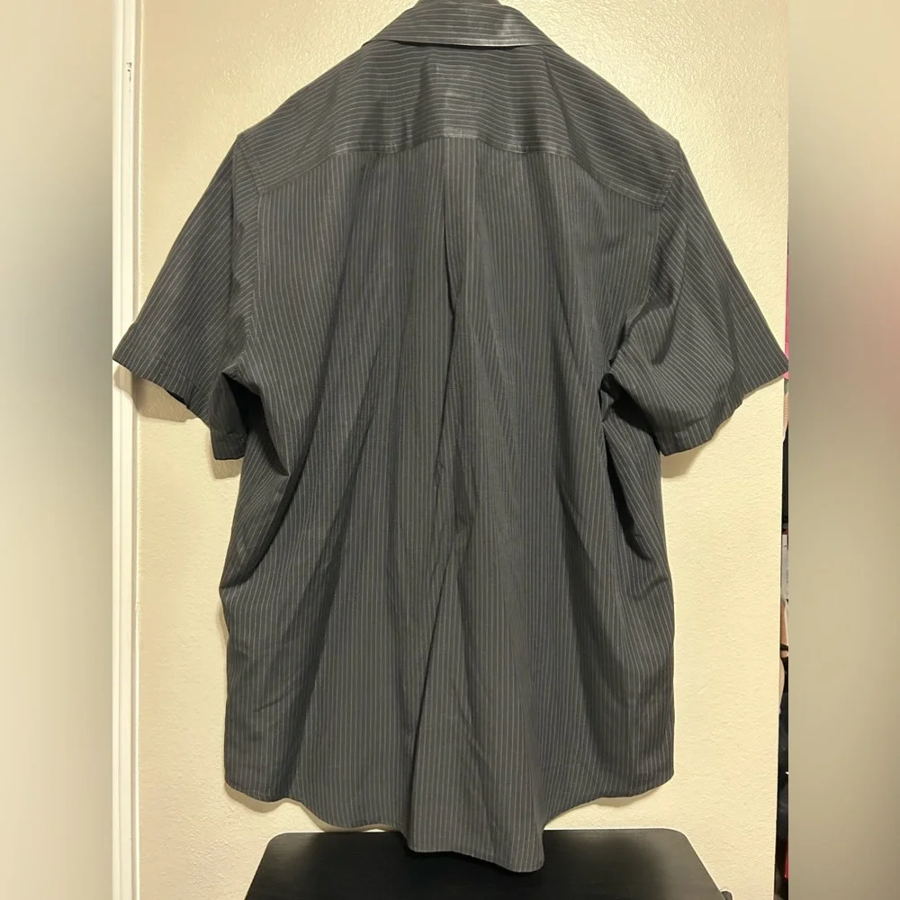 Quicksilver black collared button up short sleeve shirt sm pin stripes/size xl - Picture 2 of 6